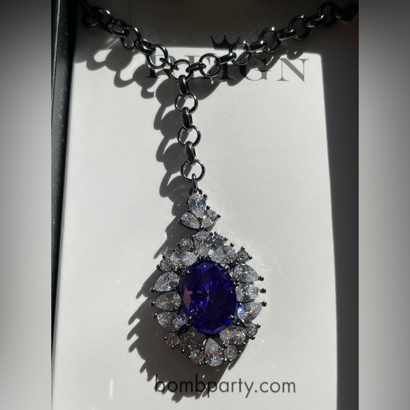 Bomb Party Reign Villain Captivated Reign necklace - Picture 6 of 12